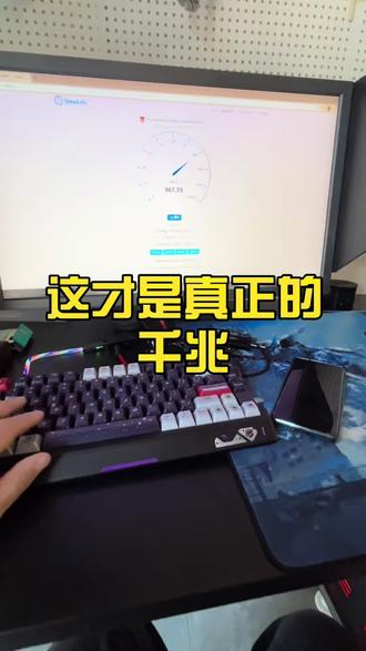 我家狗把网线当磨牙棒了😂 网线明线:我命由狗不由我
咬断→接好→再咬断→心态崩了
与其跟狗内耗,不如直接安排暗线
从此网线隐身,狗子无从下嘴
网速稳得一批,狗也终于没东西霍霍了
你们家毛孩子还拆过啥离谱东西?
评论区晒出来,看谁最崩溃!
#换网线 #兰州宽带一哥 #拆家 #穿线大神 #兰州 @兰州装修徐姨(独立设计师) @高师傅平通科技 @穿线大神 @🤍ྀི诗染 ☾꙳