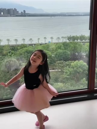 疯狂@姐妹!这个款真的太美了! 我不允许还有女宝今年没有试过这个款!#女童夏季连衣裙 #女童穿搭 #女童芭蕾舞裙 #我的小公主