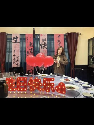 12.5,最特别的生日🎂当“阴历”与“阳历”撞满个杯🎐是生日也是寿元日 ,象征着天人合一·生命和谐阴阳重合·吉祥順遂·双倍祝福·双幸倍福❤️寿元日指的是,阴历与阳历生日为同一天,这种生日一生只会遇到1-3次,但不是所有人都会遇到,在传统文化中,寿元日代表着好运、吉祥和长寿。因为阴阳重合的生日非常难得,所以人们普遍认为拥有寿元日的人具有特别的好运和幸福。这种观念源于古代阴阳五行学说,即认为宇宙万物都是由阴阳五行所构成,阴阳平衡是宇宙运行的关键。因此,阴阳重合的生日被视为一种吉祥的象征,代表着生命的平衡和谐,能够给人带来好运和长寿。所以这是一个值得记录的日子。谢谢朋友们的礼物与祝福,愿我们日日是好日,平安顺遂🍻#生日快乐🎂🎉 #值得纪念的日子 #阴阳重合的生日