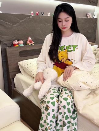 纯棉面料柔软亲肤睡衣,自带胸垫设计防漏点,外出取件不慌张。#秋季穿搭指南 #面料柔软舒适保暖 #纯棉睡衣 #睡衣家居服