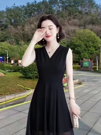 夏季黑色无袖连衣裙#好穿又实惠#穿出好身材 #穿出女人味 #穿出自信穿出美丽 #穿出自己的风格