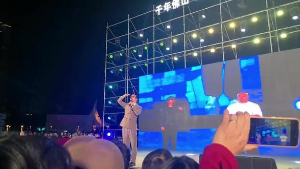 文华公园美食节,人挤人太热闹了