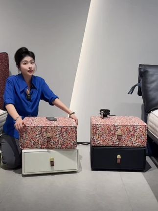 新款轻奢高级感意式极简皮质多巴胺马赛克实木儿童床头柜家用卧室
