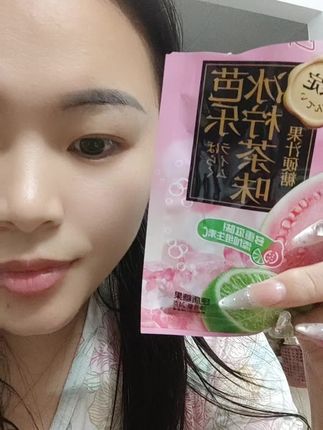 刚刚吃了缺牙齿太辣了 吃颗糖🍬 一包有八颗#芭乐冰柠茶味果汁硬糖🍬