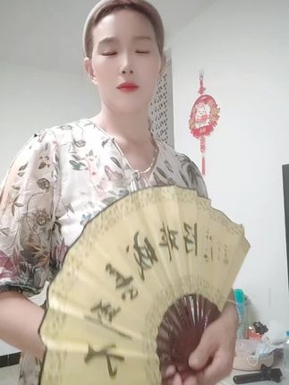 家人们晚上好,生活虽然普普通通,但也要乐在其中😀每天笑一笑,烦恼全忘掉🌹🌹🌹