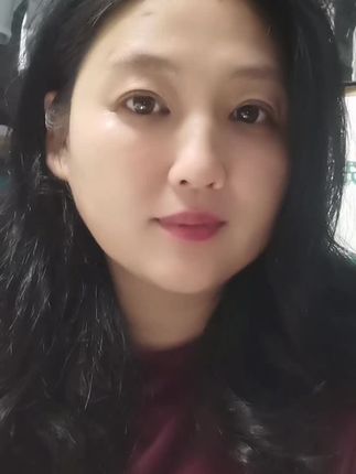 "原谅生活中的不完美,宽容生命中的不容易,生活有剥夺也有赠予,得失随缘。愿看淡世事沧桑,内心仍然安然无恙,微笑去面对生活…"#举杯敬过往