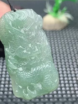 缅甸天然翡翠A货冰晴底色满色糯冰种女款小生肖龙牌吊坠挂件#玉器 #天然翡翠 #珠宝首饰 #性价比超高 #原创