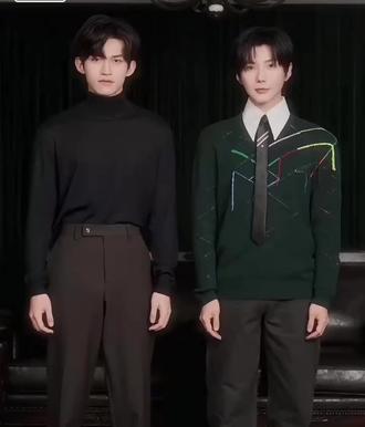 可爱死啦 普普两只脚焊在地上了 怕彩排子上 哈哈哈 云旗的腰真是夺命的刀#云旗 #郝熠然 #云熠cp#红秀杂志 #安利