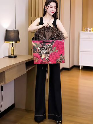 #高级感穿搭#豹纹外套#洋气上档次#好看不分年龄#谁穿谁美