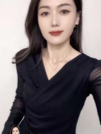 2025年秋季爆款v领修身长袖网纱T恤套头内搭显瘦交叉打底上衣女潮#穿搭 #谁穿谁好看 #抖音小助手 #好穿又好搭 #显瘦穿搭