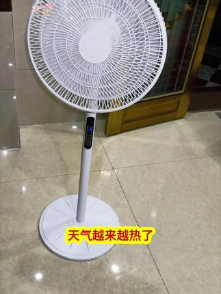 自用的落地风扇.它是7也仿生羽翼.享受自然风,智能遥控.8挡可调节.也可以定时,搭配空调有效均衡室温,居家必备!