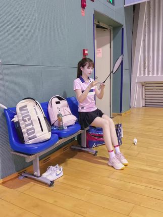 #羽毛球女孩 黑丝白丝，不如尤尼克斯~ #金牛座