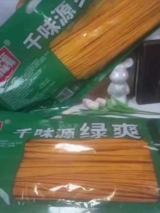 千味源巨无霸辣片辣棒,开启香辣零食之旅#零食优选
