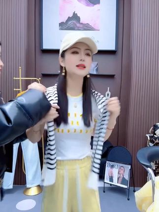 百搭秋冬披肩四季通用百搭披肩#披肩 #穿搭 #针织披肩 #好物推荐🔥 #穿搭