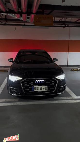 粉丝大哥要的奥迪发光车标,到了奥迪全系车型都可以无损安装,支持三种解锁动态发光效果,咱们直接上路给大家展示一下。#车品 #奥迪发光车标 #汽车用品大全