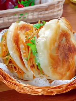 一定要试试这个老潼关肉夹馍半成品饼胚,真的好吃又方便,只需要加热几分钟就可以吃了,不管是夹肉夹菜都很香!#老潼关肉夹馍 #肉夹馍 #肉夹馍饼胚#面食