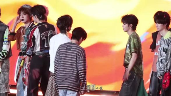 奇文专场~
2026TF 家族新年音乐会荣耀 2025.12.27
【随舞 只对你有感觉】#奇文 #小感觉 #只对你有感觉 #演唱会 #养成系