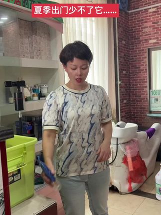 自然透亮的一款防晒乳,防水防汗不脱妆……