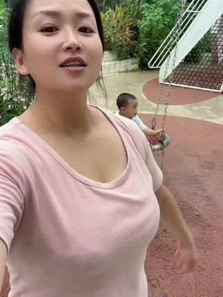 世界那么大,有人给你难堪,有人给你解围,有人欺你如泥。有人视你如宝,总有人觉得你不够好,可以也一定有人觉得你哪里都好。