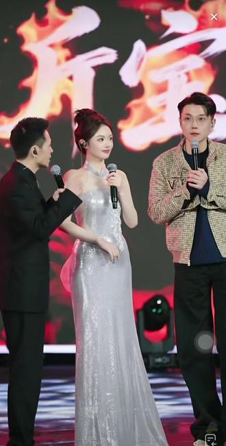 优化后版本:
哇塞!海莉夫妇这次真的太豪气了!不仅为斤宝搭建专属舞台举办生日活动,还把索图大舞台全面焕新升级,这份对索图的支持,真的非同寻常!#海莉 #斤宝317 #索图 #抖音小助手我要上热门 #分享有趣的视频