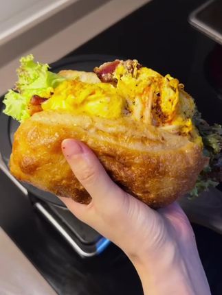 早八人含泪推荐,这个恰巴塔能让我多睡10分钟#恰巴塔 #快手早餐 #滑蛋恰巴塔 #减脂餐 #美食