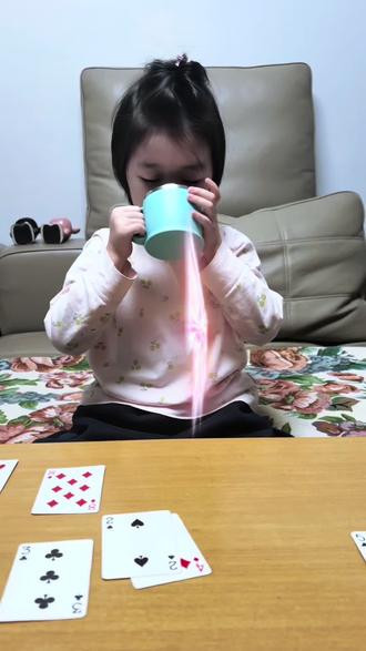 如果你的娃不爱喝水,来玩这个游戏。但是晚上可别玩哦!#亲子游戏 #真实生活分享计划