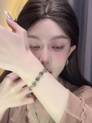 嘀咕家 铜合金合成锆石手链 复古手链小众独特抽拉可调节手饰轻奢