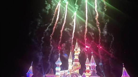 沈阳方特璀璨耀眼烟花秀场面非常壮观 。2026.2.20日