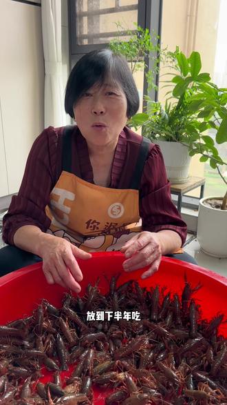 保存虾尾 趁小龙虾便宜,趁虾壳子还没长硬,可以保存一点虾尾。试过各种冻虾尾的方法,用我这个方法保存肉质Q弹不散#保存虾尾 #吃货家庭必备