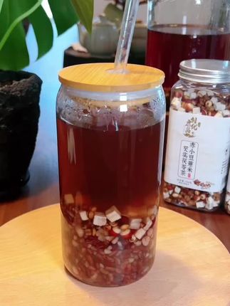 宝子们扔掉奶茶饮料,每天喝一杯这个赤小豆芡实茯苓薏米茶,经过三蒸三晒熟制而成的#三蒸三晒 #赤小豆薏米茶 #赤小豆薏米茯苓茶 #红豆薏米茶 #祛湿茶