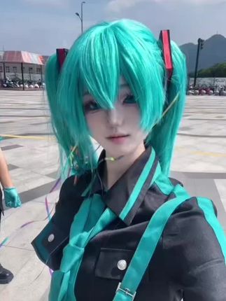 男体@你青晟大王(要to拉黑 审核一直说我涉及恐怖元素。没招了,发个阳光的驱驱邪 #初音未来 #cosplay #miku #mikuo #恋爱战争