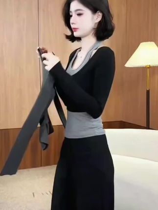 #早秋新款辣妹设计感#修身显瘦#露肩长袖T恤 #辣妹时尚穿搭#时尚百搭