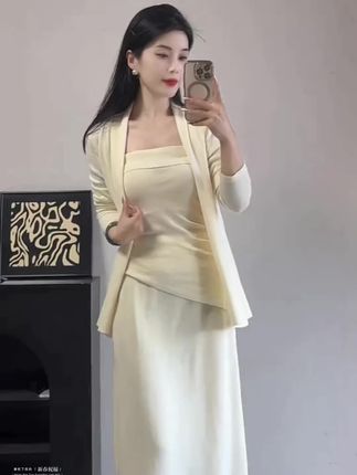 2025早秋新款女法式气质修身百搭长袖开衫吊带背心高腰显瘦半身裙#早秋穿搭 #法式气质穿搭 #修身显瘦 #半身裙套装