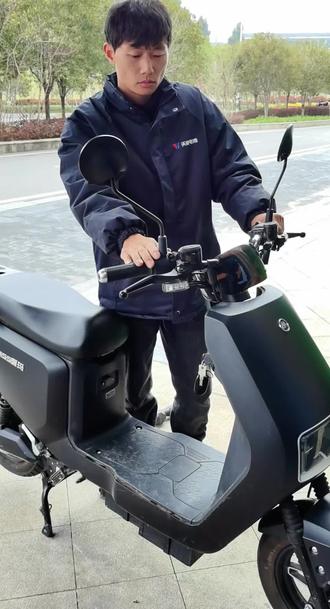 #电动车人的日常 #创作者中心 #创作灵感 每天教大家一个维修小技巧