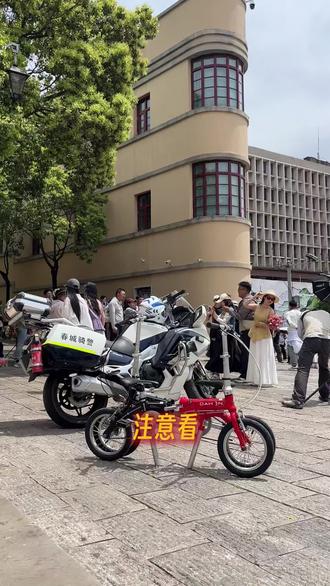谁懂啊!昆明来都来了,挤不进去啊!
带你打卡昆明老街胜利堂酒杯楼
#骑行 #昆明 #第一视角 #折叠车 #周杰伦