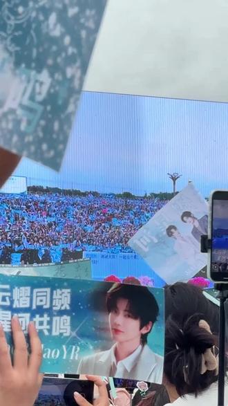 你在那万人中央,感受那万丈荣光,当我们听到小星河喊陪郝熠然岁岁年年,又怎能不感动呢