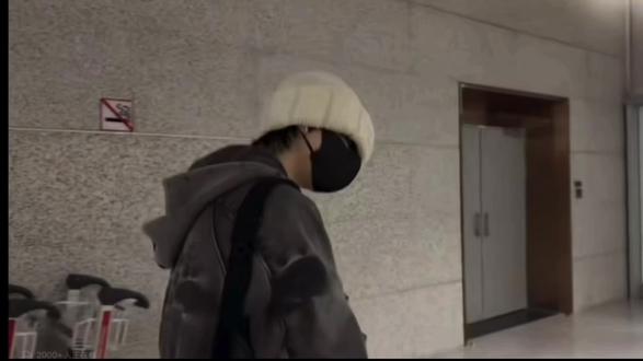 #陈奕恒 回归新物料看着你反复说着你好怕我真的好心疼看到ts 不好意思的躲起来像极了你早期你做什么事情都小心翼翼的看着我真的好心疼哼哼你回到之前那样开朗的样子好不好?