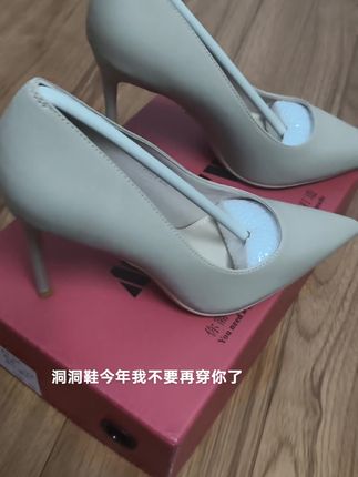 洞洞鞋今年我不要再穿你了#哎呦喂你鞋真好看 #高跟鞋 #宝藏鞋子 #美鞋控 #女神必备