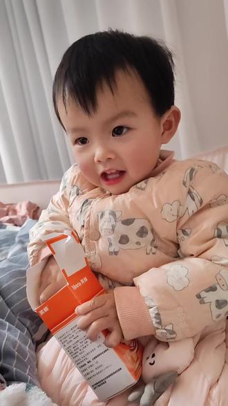 一岁四个月的宝宝,也陆续会说话了。