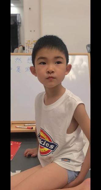 第一次让他组词变句子,可爱又意外,小朋友的想法总会出人意料,脑洞大开#组词变造句意外又可爱