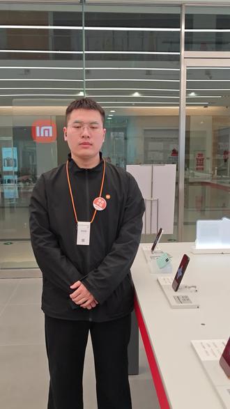 小米手机的极简模式,这个模式对我们的老人用户十分的友好,大家家里有老人用的是我们的小米手机,可以帮忙设置一下,使用起来会更方便#小米之家 #REDMI #红米Turbo5 #Turbo5MAX #JM262606