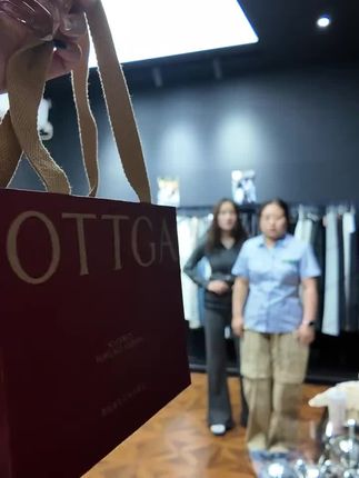 今天喷的这个被大家都在问的礼盒小猪包 39.9 可以回去喷喷真的太绝了 持久留香#好物推荐🔥
