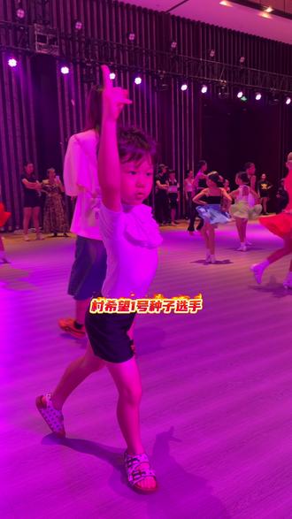 二位颜值满分的希望种子选手! 女孩们别等了,抓紧下手!#拉丁男孩 #新迪舞蹈 #拉丁舞比赛 #坚持跳舞的小男孩