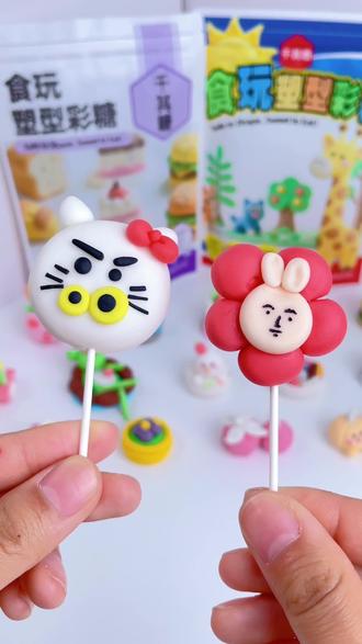 你们见过这么抽象的棒棒糖吗?今天我们大家一起来做吧#粉红兔子#蜡笔小新#棒棒糖#可以吃的橡皮泥#防误食彩糖