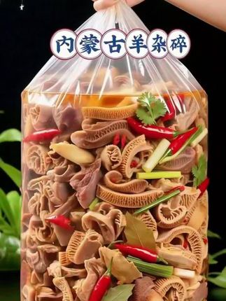家人们看过来!爱喝羊杂汤的都懂这份快乐~内蒙正宗羊杂,厂家冲销量价超惊喜,别错过! 羊杂全是新鲜真材实料,一口能吃到细嫩肉质,还保留羊肉原汁原味。做法超简单,开水煮几分钟,加配好的调料就成,不费功夫。 吃法也多,直接喝汤、爆炒、煮面煮粉都绝,鲜而不腻,早餐加餐都合适。#舌尖上的味道 #好吃又健康 #解馋 #美味又营养