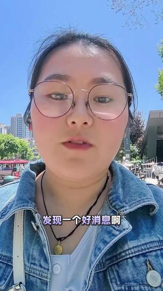 好消息啊,董宇辉给我们安排了定制鸡排,5月11号首发,青稞吐司再也不用夹鸡蛋了,董宇辉给我们换换口味了,大家不要错过哦#与辉同行#董宇辉#与辉同行定制鸡排#董宇辉拥有暖评最多的评论区 #好消息