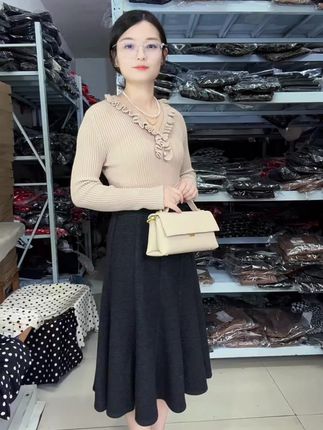 半裙是一种语言,每一步都是吸睛密码#半身裙#半身裙直播#半身裙中长款 #半身裙子 #半身裙小个子