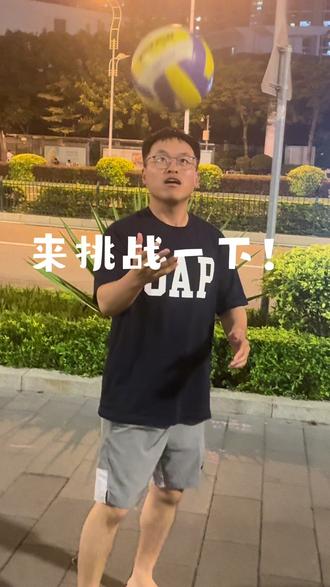 这是一条失物招领视频 在路边捡到一颗球。玩的很开心!!#排球好物