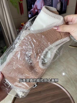 姐妹们快来抢这个儿童加厚羊羔绒马甲,它采用的是三层保暖设计,穿上后非常暖和,而且它的面料特别柔软亲肤!快给孩子安排上#羊羔绒马甲 #儿童马甲背心