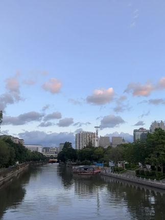圆嘟嘟的 拍个照还要收腹 难搞呀